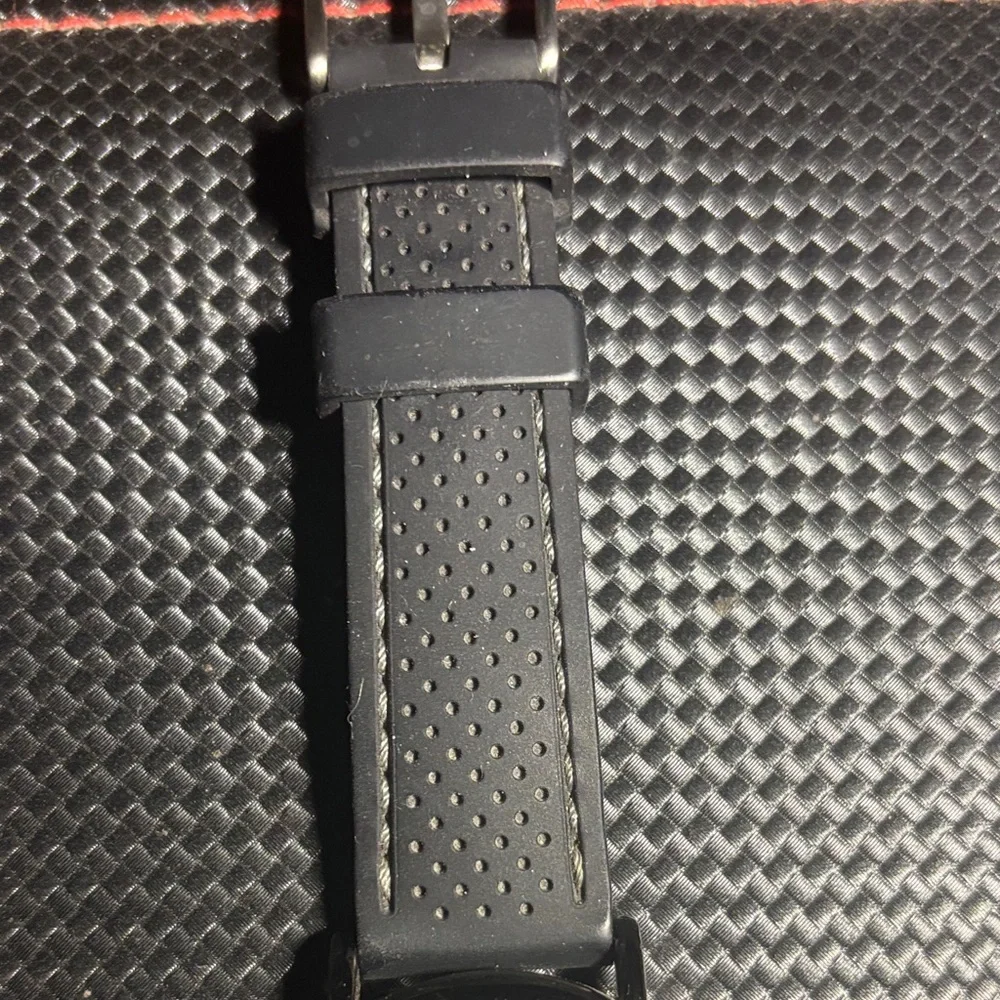 Timex Charcoal and Black Timepiece with high quality soft silicone strap. - Picture 3 of 5